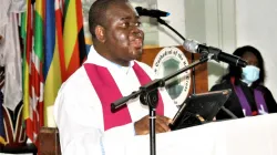 Le père Cleophas Lungu prononçant son homélie à la cathédrale anglicane de la Sainte-Croix à Lusaka. / Conseil des Églises de Zambie (CCZ)/ Facebook