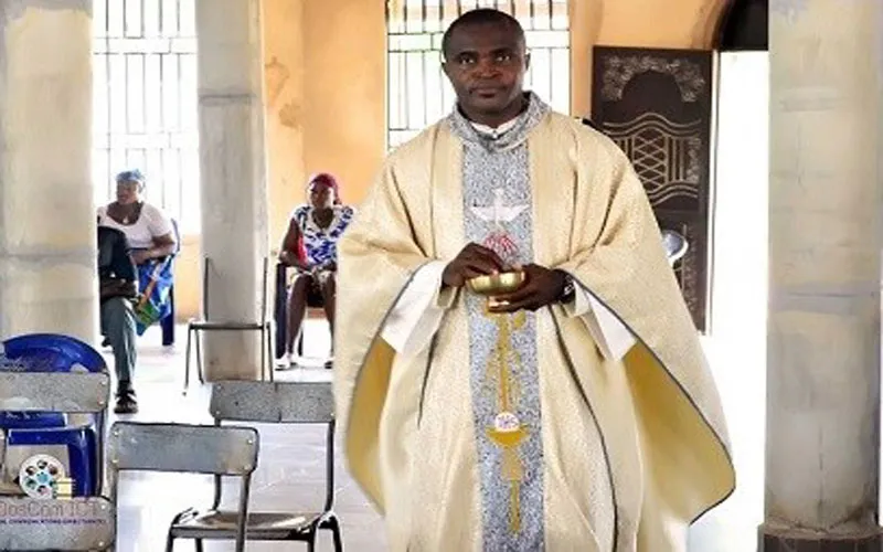 Nigérian Fr. Theophilus Ndulue du diocèse d'Enugu, enlevé le 15 novembre 2019 et libéré après une journée. Domaine Public