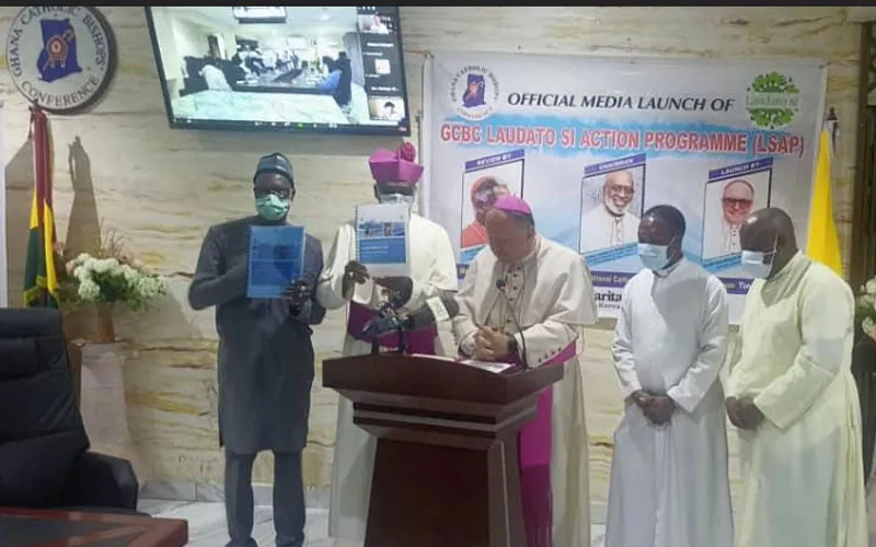 Le nonce apostolique au Ghana, Mgr Henryk Jagodzinski, Mgr Charles Gabriel Palmer Buckle et d'autres dignitaires ont lancé le programme d'action quinquennal Laudato si (LSAP) de la Conférence des évêques catholiques du Ghana (GCBC).