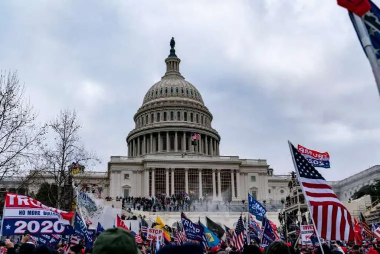 Les partisans du président américain Donald Trump manifestent devant le Capitole américain, le 6 janvier 2021, à Washington, DC. Alex Edelman/AFP via Getty Images.