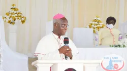 Mgr John Yaw Afoakwah, président de la Commission catéchétique du Ghana et Ordinaire du diocèse d'Obuasi, s'adressant aux participants à la réunion de la Commission catéchétique nationale au centre catéchétique de St. Kizito à Apowa, Takoradi, le 27 octobre 2020. / Secondi-Takoradi DEPSOCOM