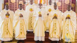 Mgr Charles Gabriel Palmer-Buckle, archevêque de Cape Coast avec six nouveaux prêtres, a été ordonné pour l'archidiocèse d'Accra à la cathédrale Saint Esprit le samedi 19 septembre 2020. / Radio Angelus