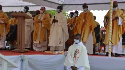 Quelques évêques du Ghana avec le Nonce Apostolique au Ghana, Mgr Henryk Mieczysław Jagodziński qui a présidé la Sainte Messe du 25ème anniversaire du Diocèse de Keta-Akatsi dans la région de la Volta au Ghana. / Frère Stephen Domelevo, SVD