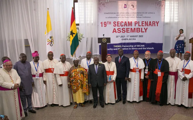 Nana Addo Dankwa Akufo-Addo, Luis Antonio Cardinal Tagle et quelques membres du SCEAM lors de l'ouverture de la 19ème Assemblée plénière du SCEAM à Accra, Ghana. Crédit : ACI Afrique
