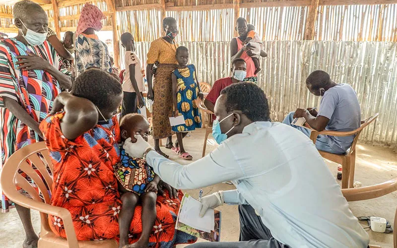 Les missionnaires salésiens au Sud-Soudan offrent une éducation et des soins médicaux à des milliers de personnes déplacées à l'intérieur du pays (PDI) au camp Don Bosco Gumbo à Juba. Crédit : Missions salésiennes
