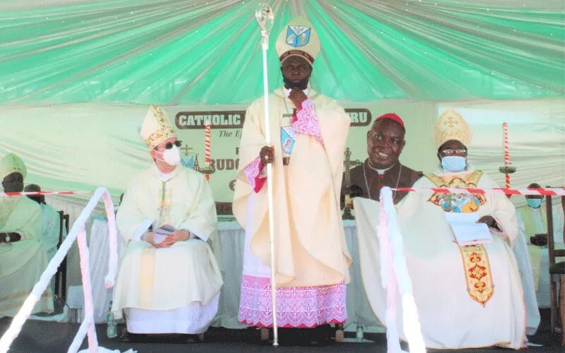 Mgr Rudolf Nyandoro, évêque du diocèse de Gweru au Zimbabwe, lors de son installation au stade de Mkoba à Gweru le 24 octobre. Site web des nouvelles de l'Église catholique du Zimbabwe.