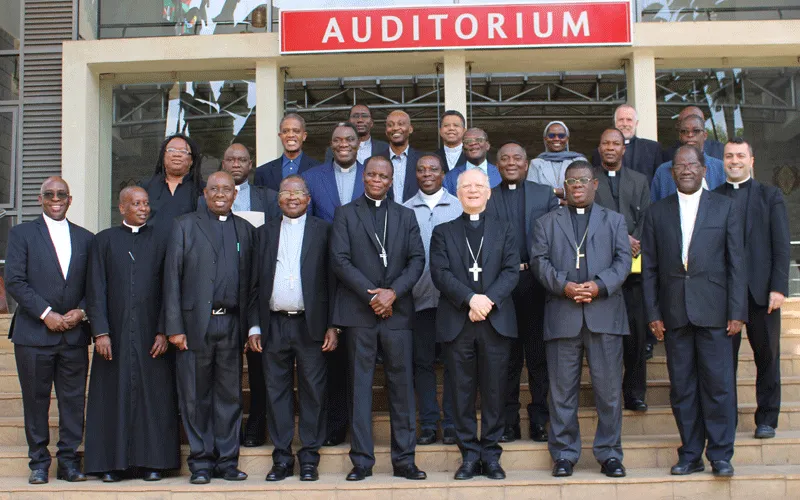 Les chefs des universités et des facultés ecclésiastiques d'Afrique ont été rejoints par le secrétaire de la Congrégation pour l'éducation catholique, Mgr Angelo Vincenzo Zani, de l'Université catholique de l'Afrique de l'Est (CUEA), à Nairobi, au Kenya, pour présenter le Veritatis Gaudium du pape François les 29 et 30 novembre, 2019. ACI Afrique