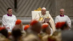 Le pape François s'exprime lors de la veillée pascale au Vatican, le 30 mars 2024. / 