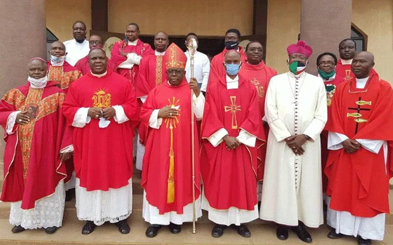 Les évêques de la province ecclésiastique d'Ibadan après leur réunion des 13 et 14 juillet au centre M&M du Nigeria, à Ilorin, dans l'État de Kwara. Diocèse catholique d'Oyo, Nigeria