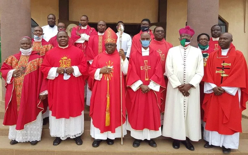 Les évêques de la province ecclésiastique d'Ibadan après leur réunion du 13 au14 juillet au centre M&M du Nigeria, à Ilorin, dans l'État de Kwara. Diocèse catholique d'Oyo, Nigeria