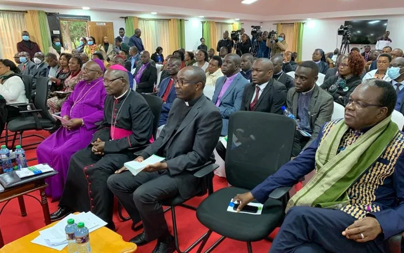Les leaders religieux au Kenya lors de la réunion de prière conjointe avec l'IEBC le mercredi 3 août.