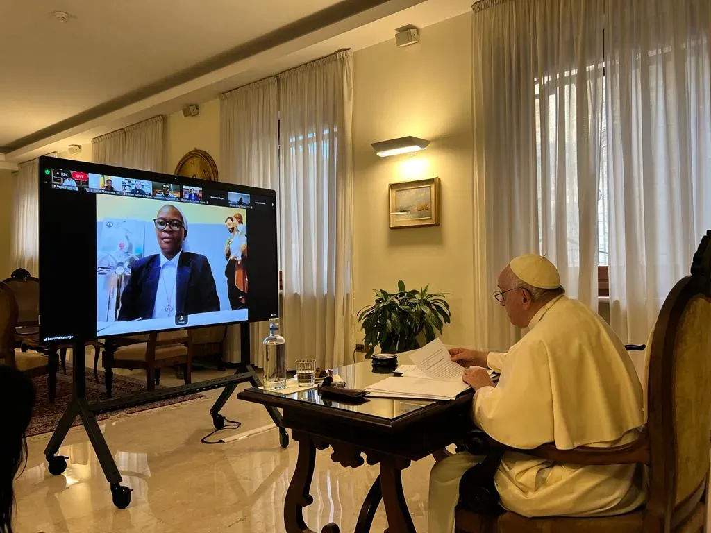 Le pape François lors du dialogue virtuel avec les étudiants catholiques africains, le mardi 1er novembre 2022. Crédit : PACTPAN