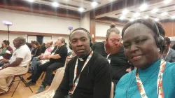 Le père Cosmas Mwova (à gauche) lors de sa participation à la réunion du comité préparatoire international des JMJ 2023 à Lisbonne, l'année dernière. Crédit : P. Mwova. / 