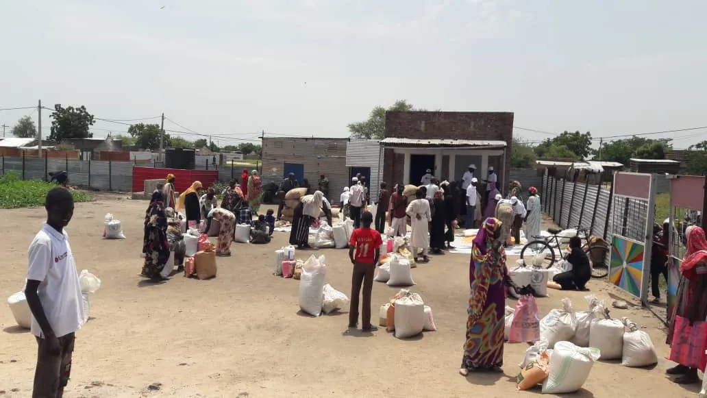 Caritas Soudan du Sud distribue des vivres aux rapatriés dans le comté de Renk au Soudan du Sud. Crédit : Joseph Sabu, Caritas Soudan du Sud