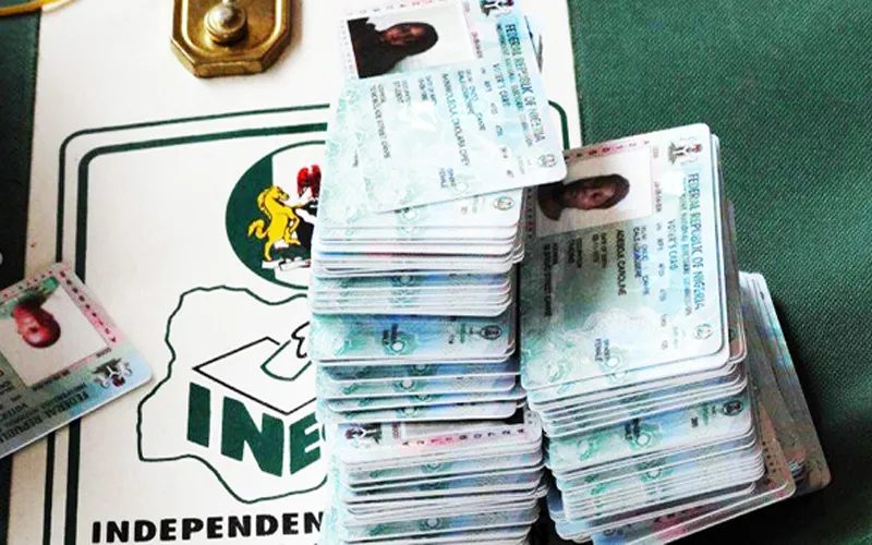 Quelques cartes d'électeurs pour les élections générales au Nigeria prévues en 2023. Crédit : Commission électorale nationale indépendante (INEC)/Facebook