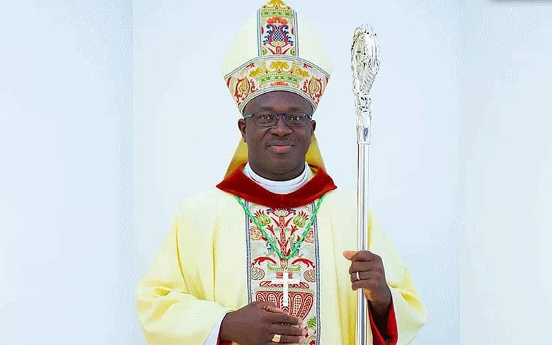 Mgr Jacques Assanvo Ahiwa, évêque auxiliaire de l'archidiocèse de Bouaké en Côte d'Ivoire. Archidiocèse de Bouaké .
