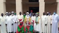 Les évêques de la province ecclésiastique de Kaduna au Nigeria avec les chefs de Kagoro et l'émir de Jama'a à Kaduna Sud, samedi 22 août. / Domaine public