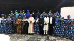 Mgr Ignatius Kaigama avec les femmes Tiv et Jukun lors d'une conférence sur la construction de la paix qui s'est tenue au Global Suite Hotel dans l'État de Nasarwa au Nigeria. / Mgr Ignatius Kaigama