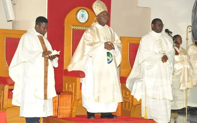 Mgr Ignatius Ayau Kaigama pendant la Sainte Messe à la Pro-Cathédrale Our Lady Queen of Nigeria de l'Archidiocèse d'Abuja le dimanche de Pâques. Crédit : Archidiocèse d'Abuja