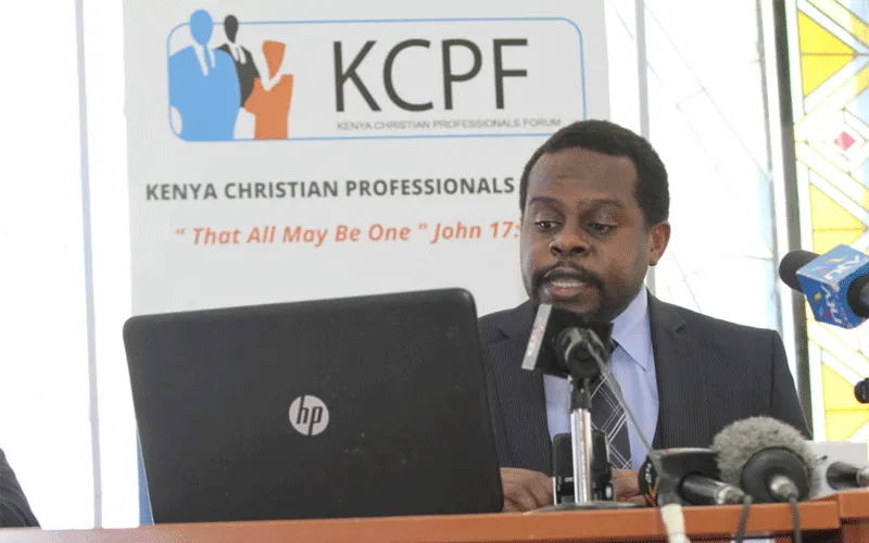 Charles Kanjema, président du Kenya Christian Professionals Forum (KCPF) lors de la conférence de presse de vendredi à Nairobi, la capitale du Kenya. Domaine public