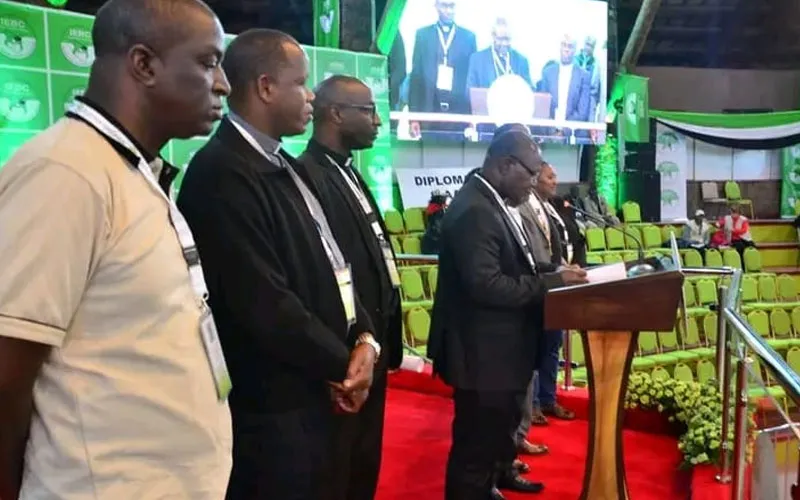 Les représentants des chefs religieux du Kenya s'adressent à la nation après la fermeture des bureaux de vote le mardi 9 août. / 