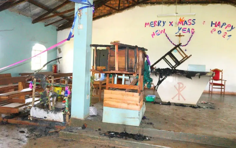 L'autel et l'ambon de l'église catholique Ste Monique du diocèse de Kisii, au Kenya, ont été incendiés dans la nuit du 19 janvier 2021. Père Arnold Maronga, du diocèse de Kisii, au Kenya.