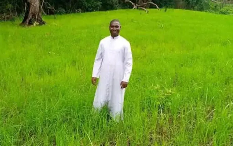 Le père Michael Baimba Conteh, fondateur de GreenEnv Agribusiness Company dans le diocèse de Makeni, en Sierra Leone. Crédit : Père Michael Baimba Conteh