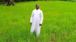 Le père Michael Baimba Conteh, fondateur de GreenEnv Agribusiness Company dans le diocèse de Makeni, en Sierra Leone. Crédit : Père Michael Baimba Conteh / 