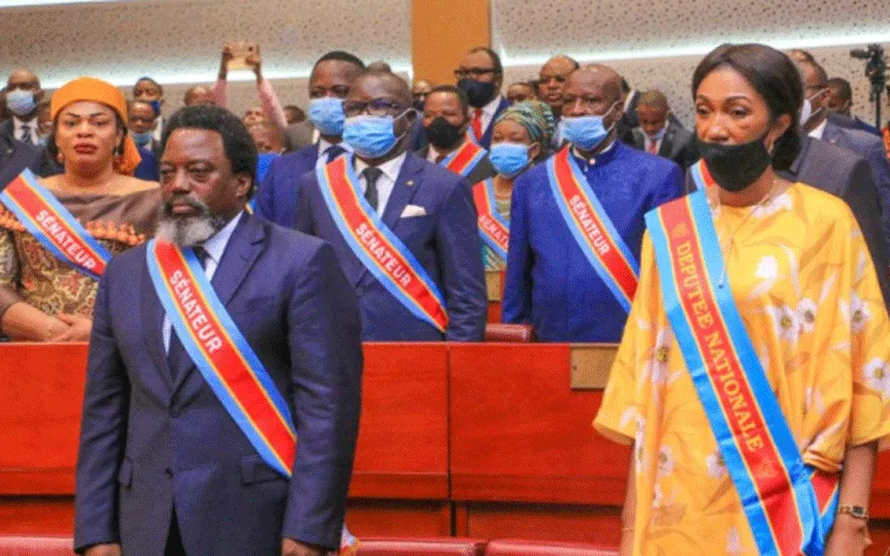 Les députés et sénateurs de la République démocratique du Congo lors de leur session de septembre qui a débuté le mardi 15 septembre dans la capitale du pays, Kinshasa. Domaine public