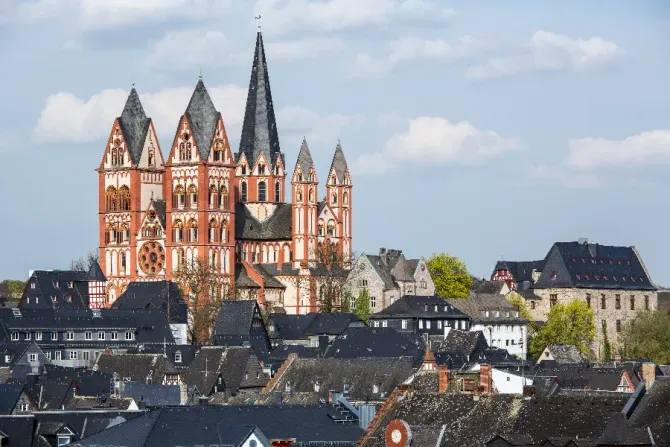 La cathédrale catholique de Limburg en Hesse, Allemagne. | Mylius via Wikimedia (GFDL 1.2).