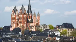 La cathédrale catholique de Limburg en Hesse, Allemagne. | Mylius via Wikimedia (GFDL 1.2). / 