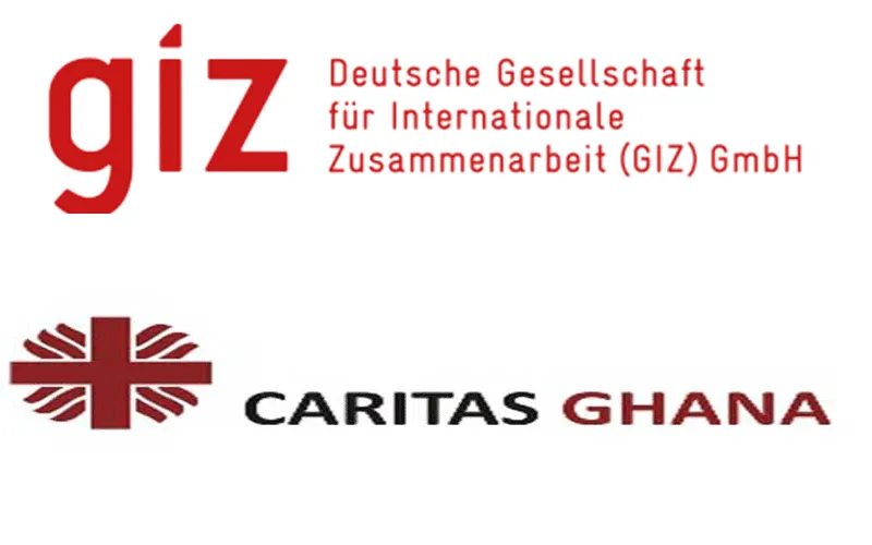 Logos de la Deutsche Gesellschaft für Internationale Zusammenarbeit (GIZ), une agence allemande de développement, et de Caritas Ghana, l'agence de développement et d'aide humanitaire de la Conférence des évêques catholiques du Ghana (GCBC). Domaine public