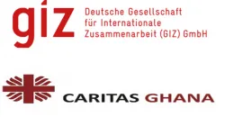 Logos de la Deutsche Gesellschaft für Internationale Zusammenarbeit (GIZ), une agence allemande de développement, et de Caritas Ghana, l'agence de développement et d'aide humanitaire de la Conférence des évêques catholiques du Ghana (GCBC). / Domaine public