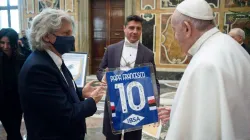 Le pape François rencontre une délégation du club de football italien Sampdoria le 19 février 2021. / Vatican Media.