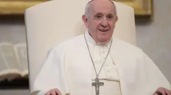 Le pape François prononce son discours lors de l'audience générale dans la bibliothèque du Palais Apostolique le 3 février 2021. / Vatican Media.