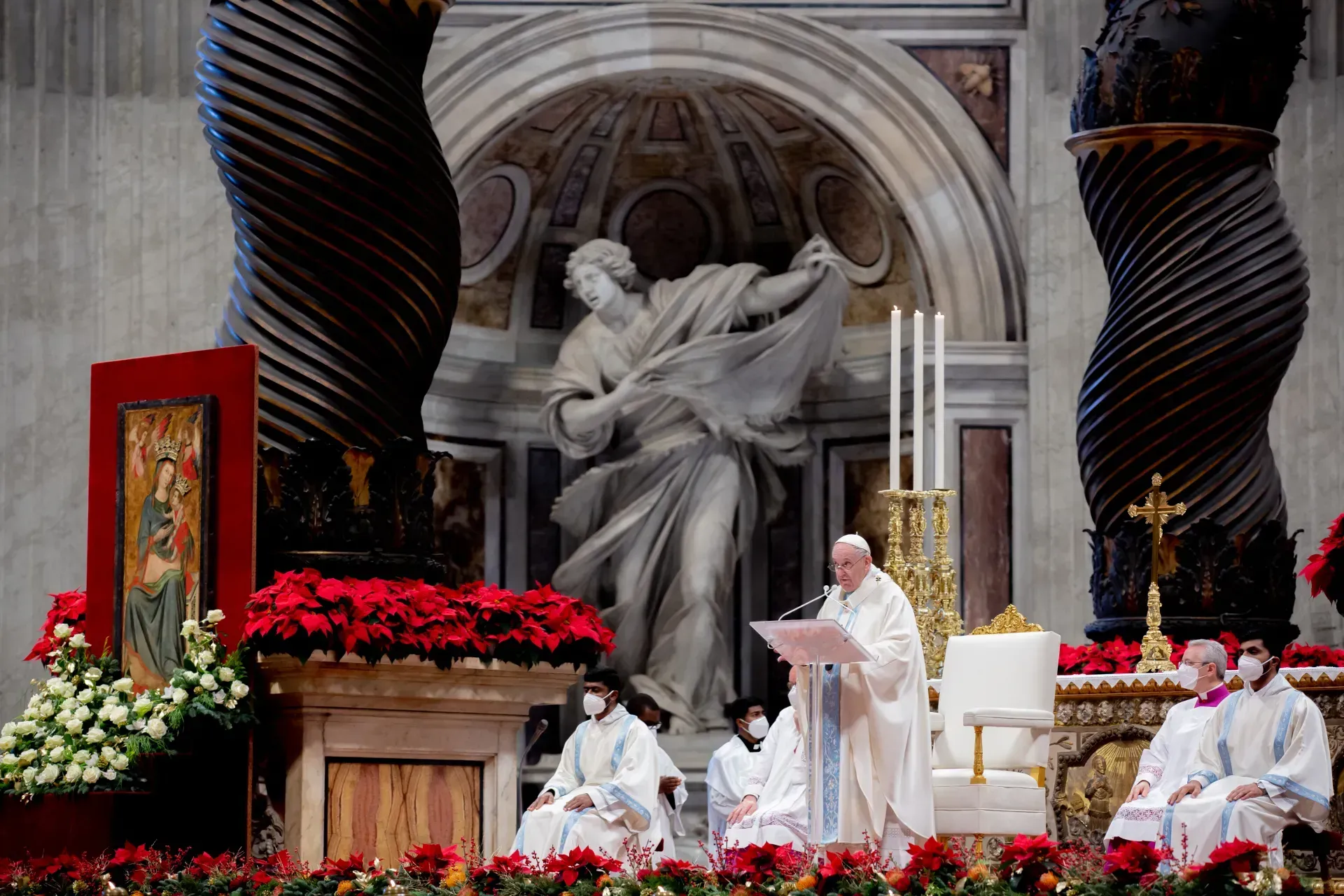 Le pape François offre la messe pour la solennité de Marie, Mère de Dieu, dans la basilique Saint-Pierre, le 1er janvier 2022. Daniel Ibáñez/EWTN/Vatican Pool