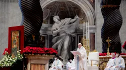 Le pape François offre la messe pour la solennité de Marie, Mère de Dieu, dans la basilique Saint-Pierre, le 1er janvier 2022. Daniel Ibáñez/EWTN/Vatican Pool / 