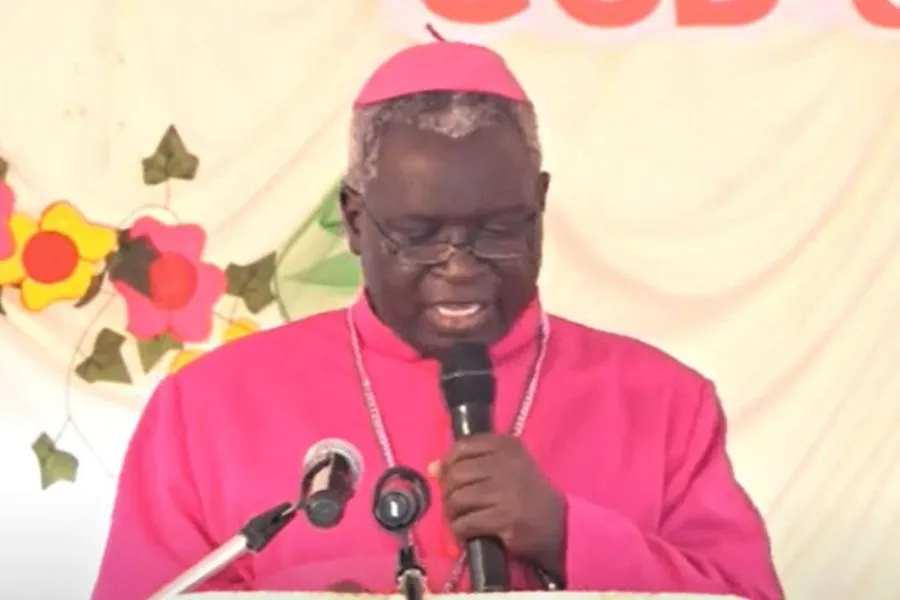 Capture d'écran de Mgr Philip Anyolo lors de la célébration eucharistique du 22 juin et de la cérémonie de remise des prix à l'école Holy Innocent Tassia. Crédit : Capuchin TV
