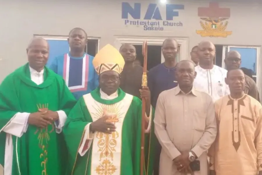 Mgr Matthew Hassan Kukah, évêque du diocèse de Sokoto au Nigeria, après la messe d'ouverture de l'aumônerie catholique du 119e groupe composite de l'armée de l'air nigériane (NAF) dans l'État de Sokoto. Crédit : Réseau catholique du Nigeria