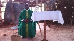 Le père James Kinoti en service à la paroisse Sainte-Catherine d'Alexandrie Tarasaa dans le diocèse catholique de Malindi au Kenya. / P. James Kinoti.