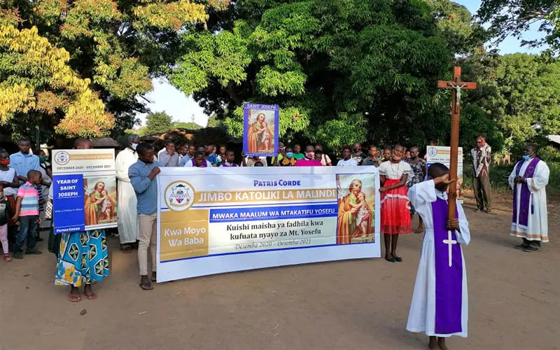 Une procession marquant le lancement de l'Année de la Saint-Joseph dans le diocèse de Malindi au Kenya. Diocèse catholique de Malindi