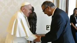 Le pape François rencontre le Dr Tedros Adhanom Ghebreyesus, chef de l'Organisation mondiale de la santé, le 24 juillet 2023, lors d'une audience privée au Vatican. | Crédit : Vatican Media / 