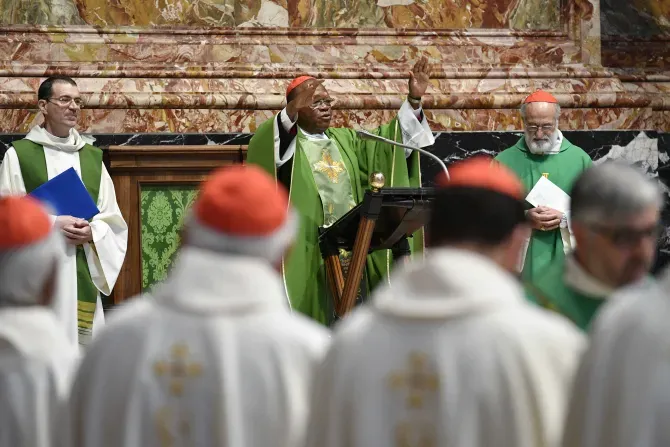 Le Cardinal Fridolin Ambongo Besungu, OFM Cap, a été le célébrant principal de la messe dans la basilique Saint-Pierre pour les participants au synode le 13 octobre. | Crédit : Vatican Media