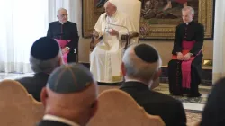 Le pape François s'adresse à la Conférence des rabbins européens au Vatican le 6 novembre 2023. | Crédit : Vatican Media / 