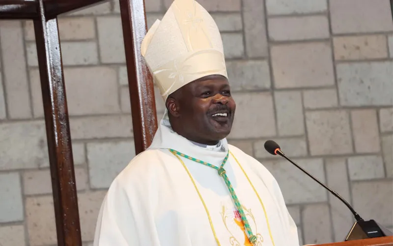 Mgr Cleophas Oseso Tuka, évêque du diocèse catholique de Nakuru au Kenya, lors de la messe chrismale du 26 mars 2024. Crédit : Radio Amani/Diocèse catholique de Nakuru