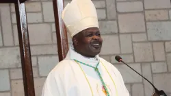 Mgr Cleophas Oseso Tuka, évêque du diocèse catholique de Nakuru au Kenya, lors de la messe chrismale du 26 mars 2024. Crédit : Radio Amani/Diocèse catholique de Nakuru / 