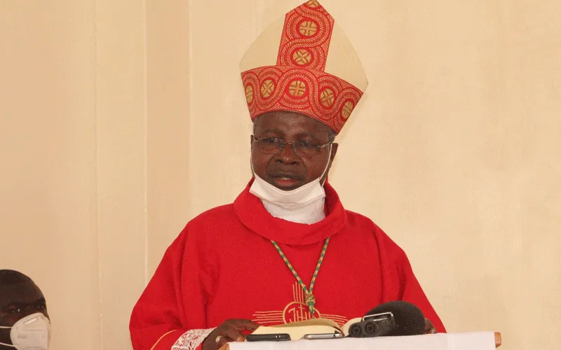 Mgr Benjamin Phiri, évêque du diocèse de Ndola, pendant la messe au séminaire diocésain  St Benoît à Ndola le 21 septembre. Diocèse catholique de Ndola/Facebook
