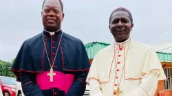 Mgr Andrew Nkea Fuanya (à droite) et Mgr Alain Phillippe Mbarga (à gauche). Crédit : CENC / 