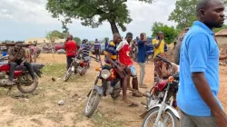 Des habitants de Ngbam, dans l'État de Benue, au Nigeria, le 8 avril 2023, le lendemain du jour où des hommes armés ont tué au moins 43 personnes et en ont blessé 40 autres. | Avec l'aimable autorisation de la Commission Justice, Développement et Paix. / 