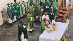 Mgr Ignatius Ayau Kaigama pendant la messe à la paroisse Sainte-Croix Gwarinpa de l'archidiocèse d'Abuja. Crédit : Archidiocèse d'Abuja / 